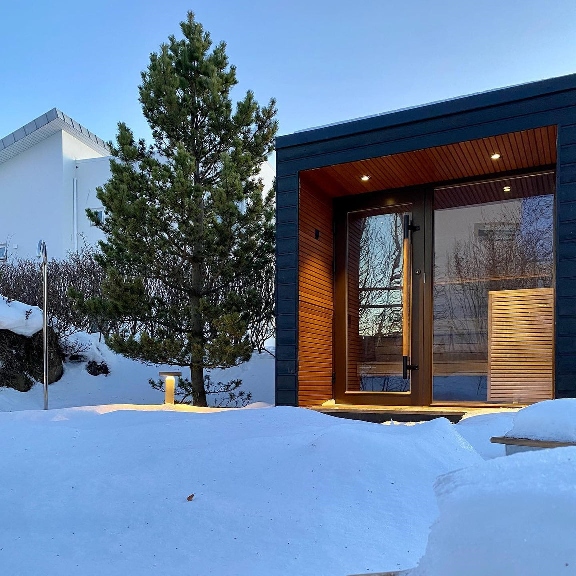 Auroom Arti Space-Saving Backyard Sauna Solution
