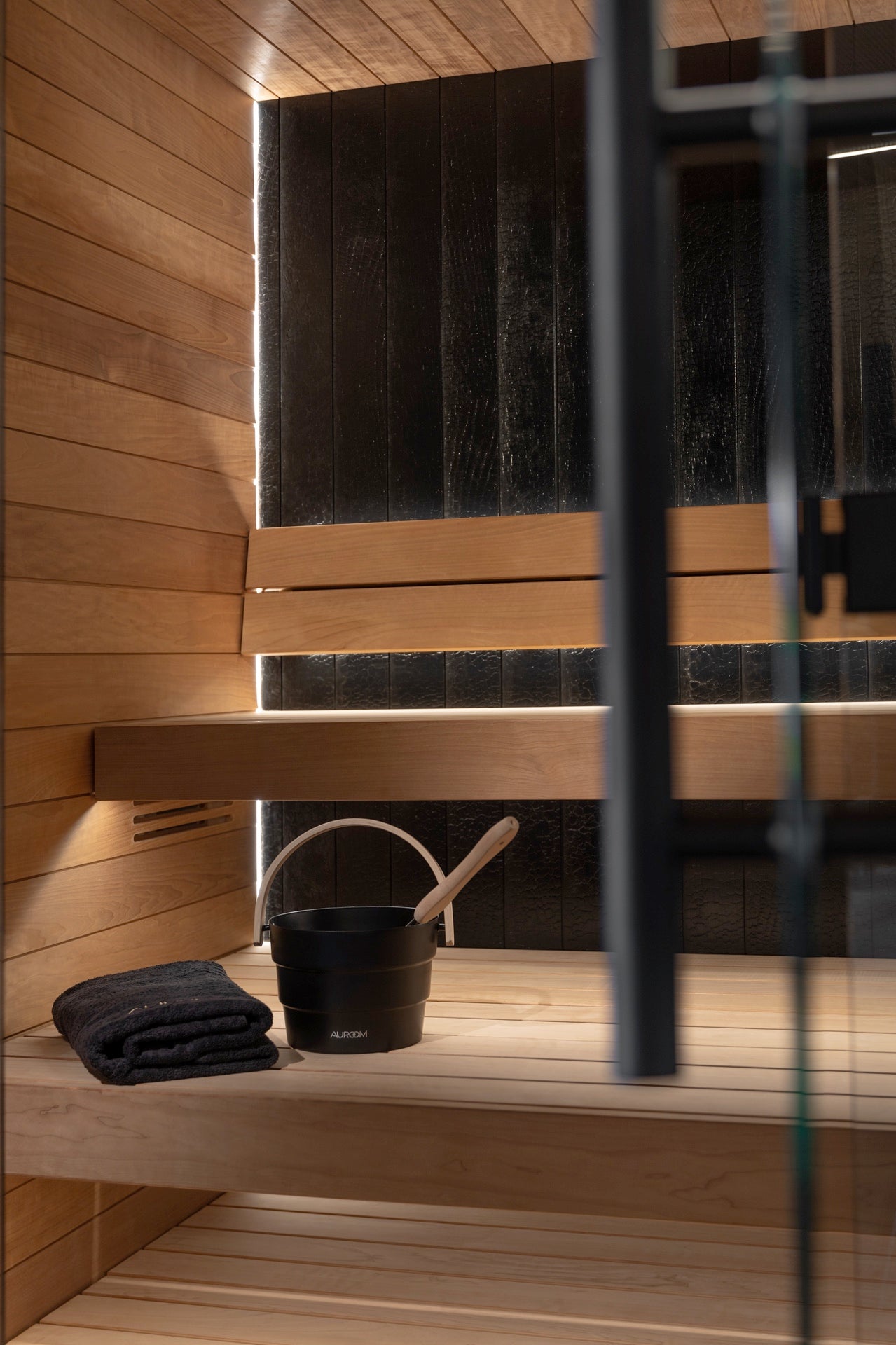 Auroom Vulcana Contemporary 5-Person Sauna for Home Spa Installation