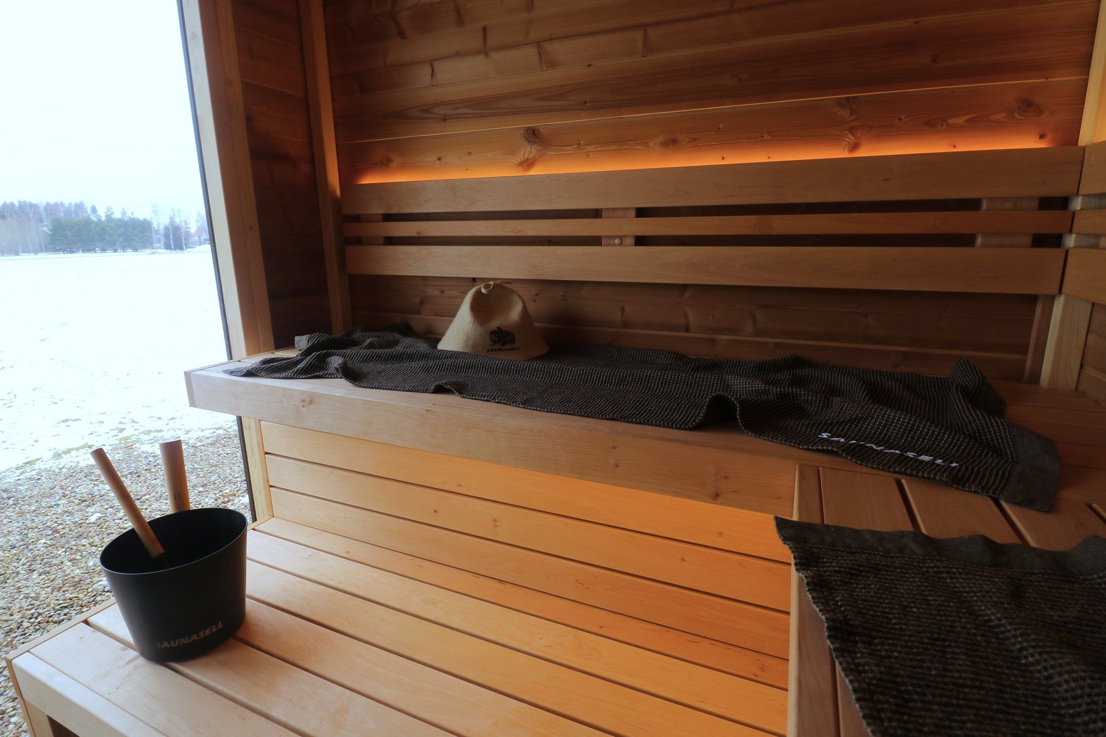 Leil Patio M Modern Outdoor Sauna Cabin, 5 Person Capacity with Changing Room and ThermoWood Construction