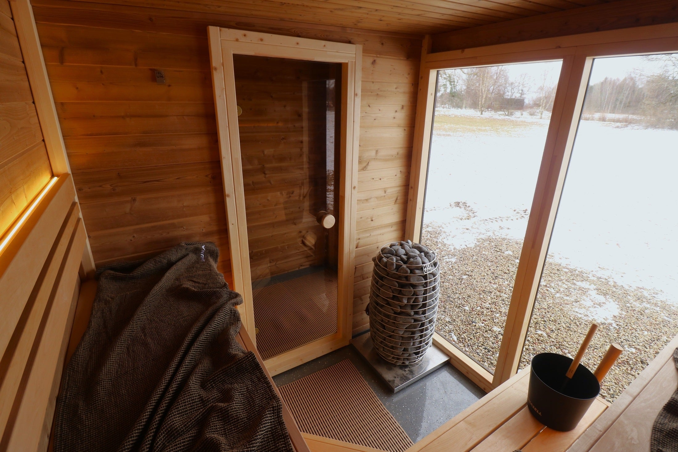 5 Person Luxury Outdoor Sauna with Changing Room – Leil Patio M ThermoWood Spa Cabin for Home Use