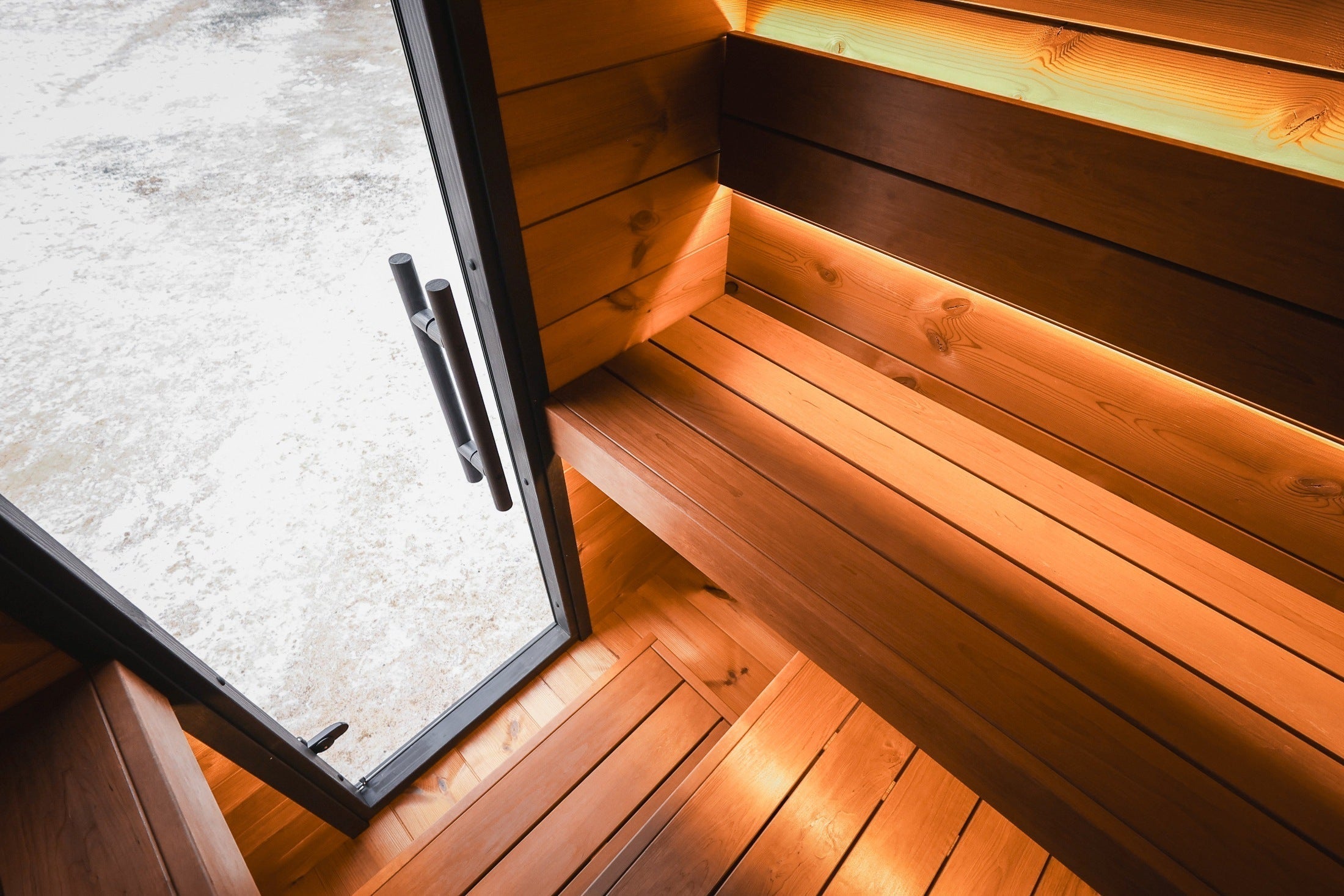 Leil Viva 180 4-person outdoor sauna kit, 100% ThermoWood barrel sauna, Scandinavian backyard spa sauna cabin for home wellness and relaxation