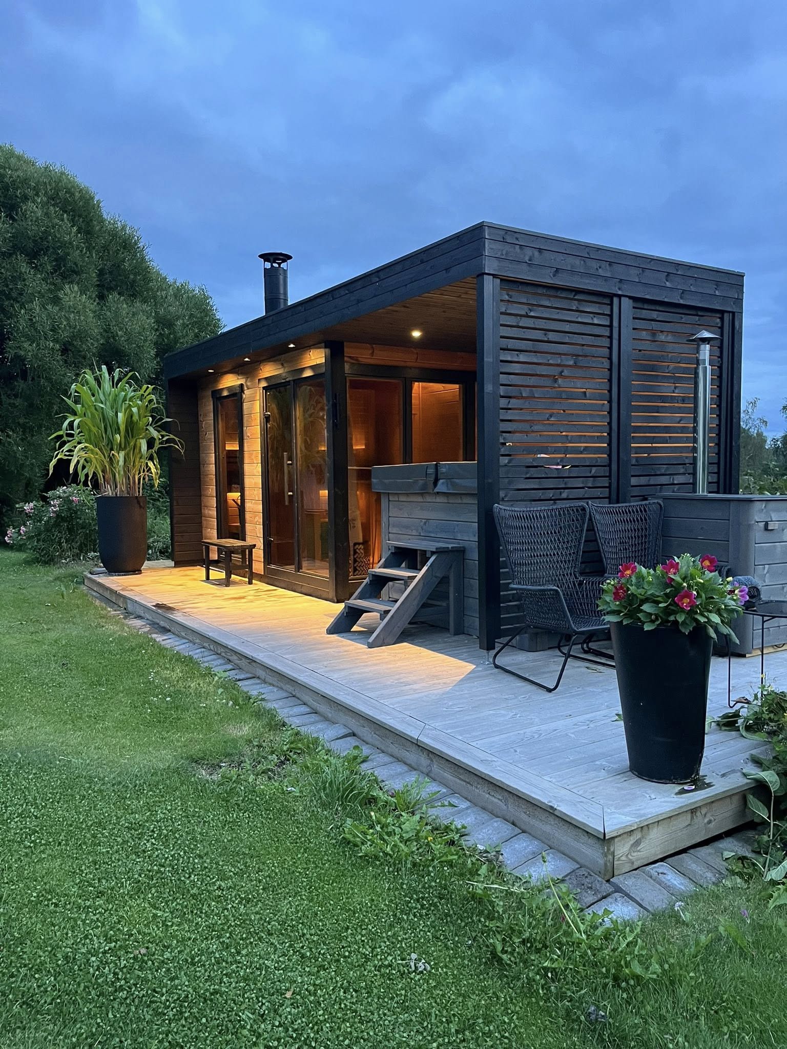 5 Person Leil Patio L Plus Outdoor Sauna, modern Scandinavian ThermoWood home wellness retreat sauna