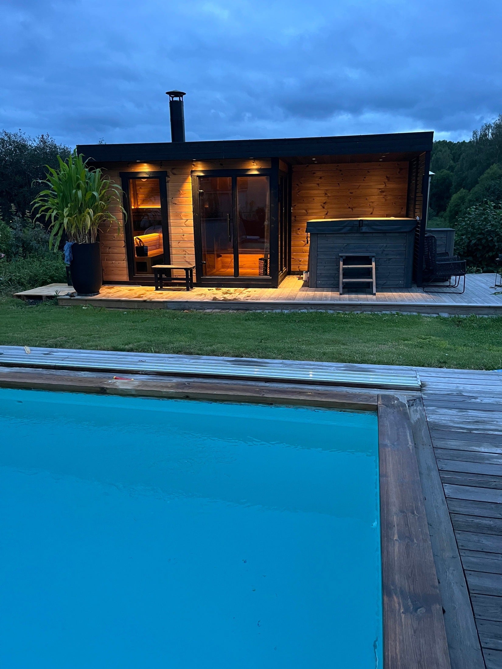 Leil Patio L Plus ThermoWood Outdoor Sauna Cabin, 5 person backyard sauna with changing and lounge area