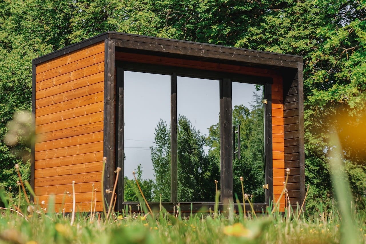 Leil Patio M Outdoor Sauna Cabin for 5 People with Changing Room, Modern ThermoWood Backyard Wellness Sauna