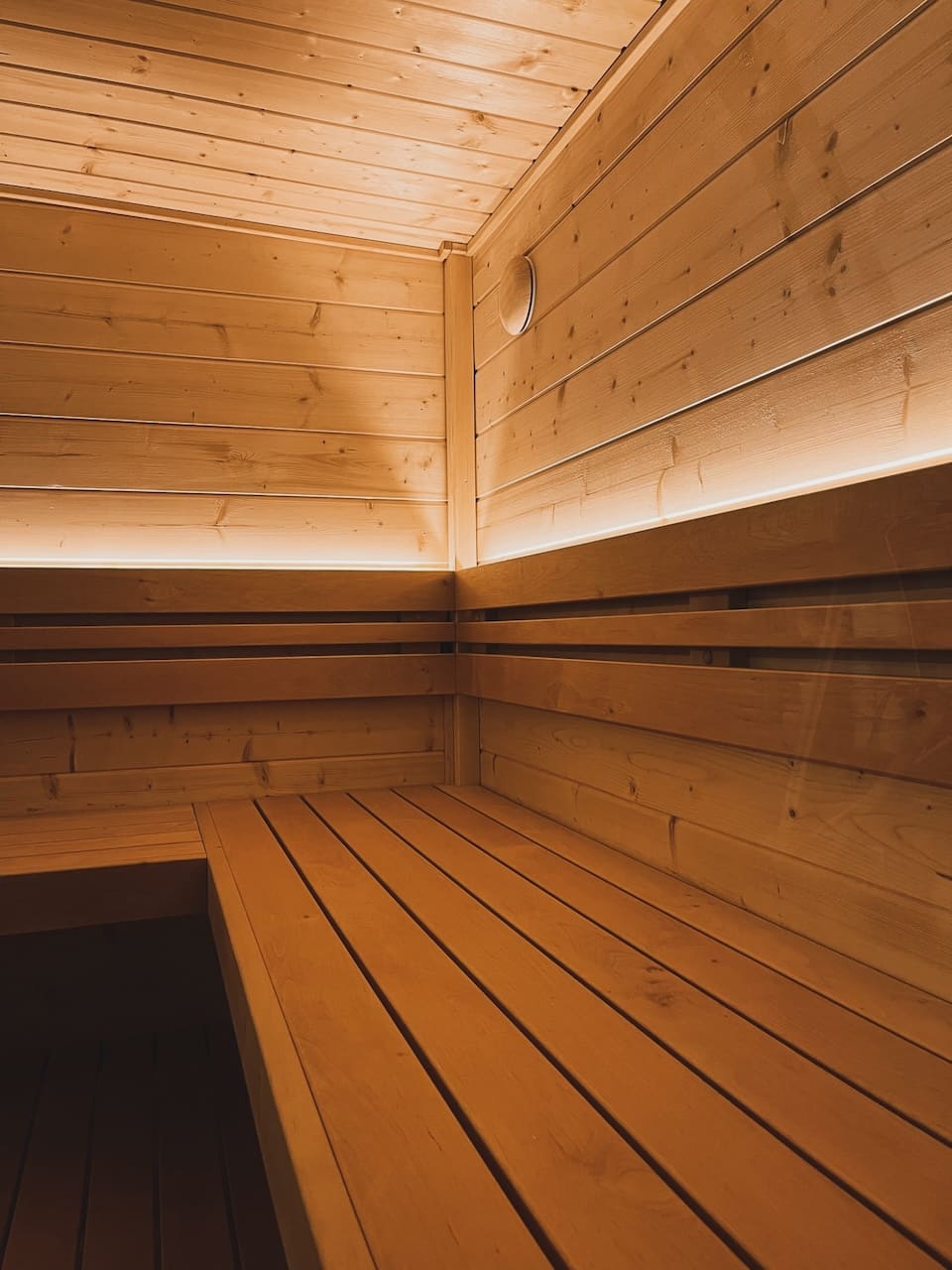 Leil Patio S Outdoor Sauna Cabin 4–5 Person, efficient corner design ThermoWood sauna