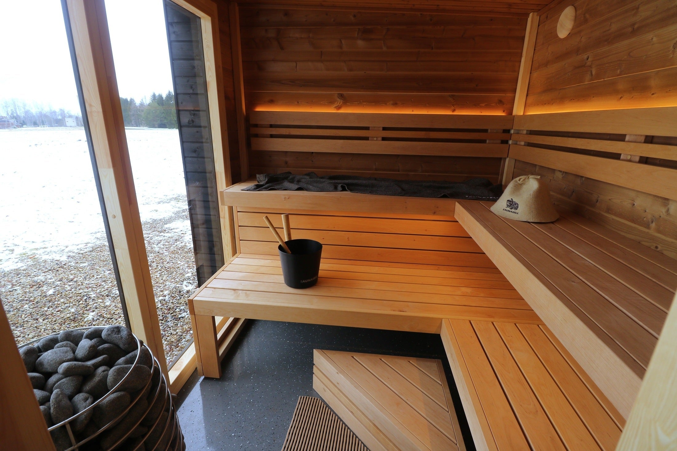 Leil Patio M Outdoor Garden Sauna 5 Person Capacity with Changing Room, Stylish ThermoWood Wellness Cabin