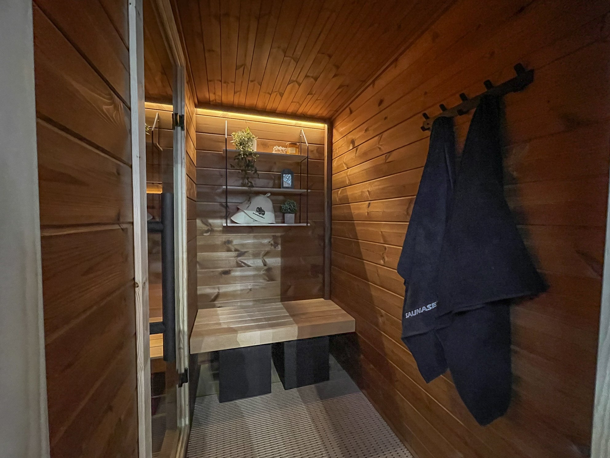 Premium Backyard Sauna Cabin Leil Patio M 5 Person Outdoor Sauna with Changing Room and ThermoWood Build