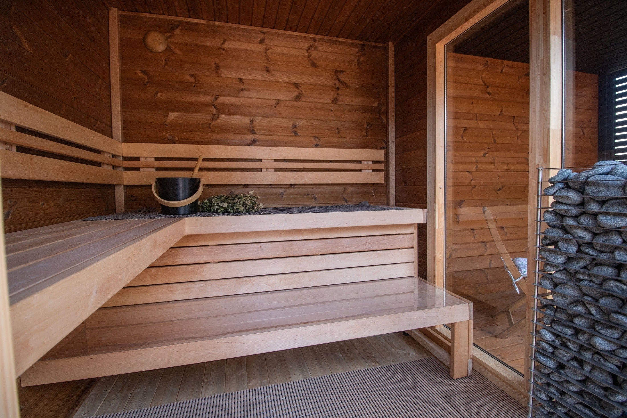 Leil S Plus 4 Person Backyard Outdoor Sauna, Scandinavian ThermoWood sauna cabin