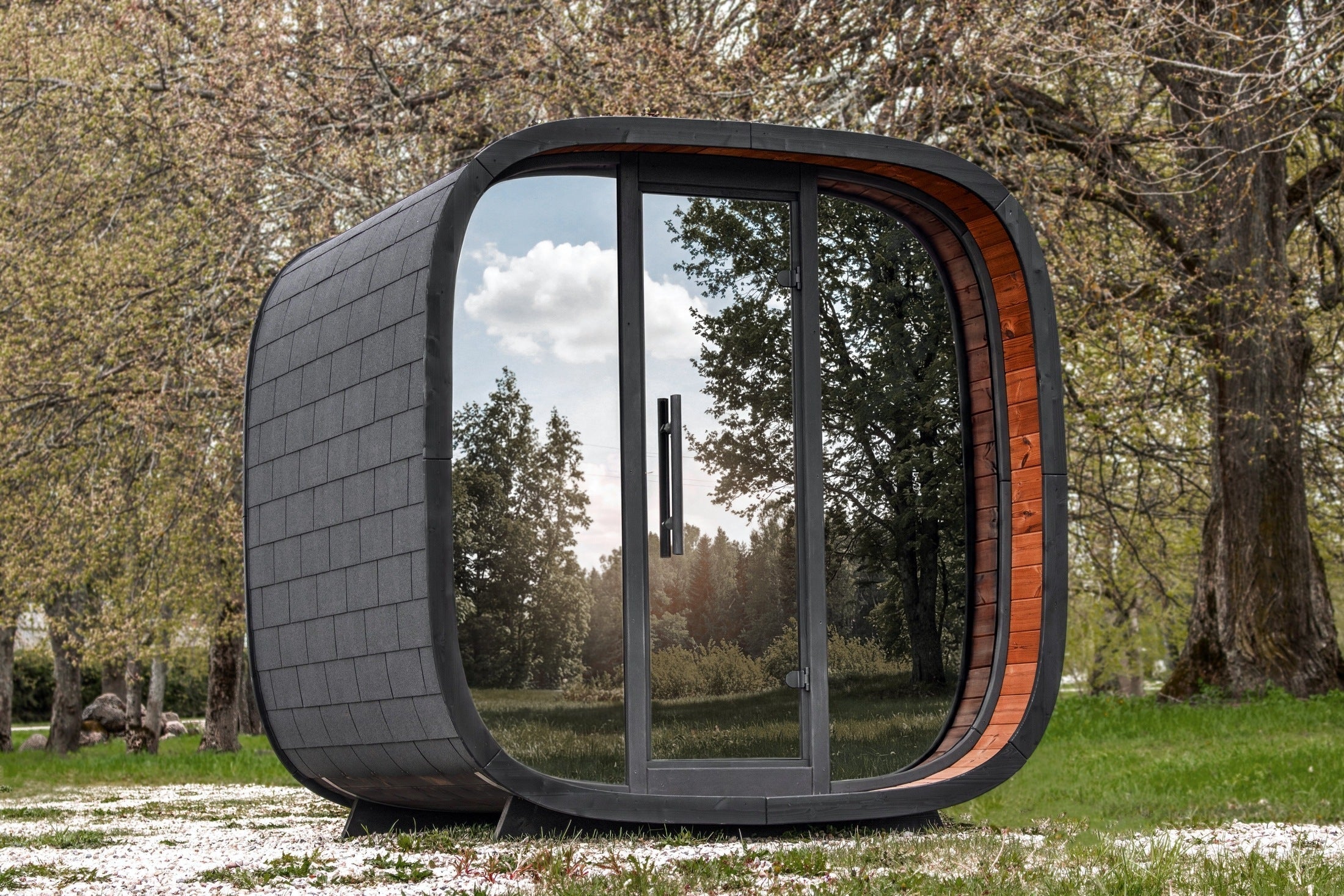 Compact Leil Outdoor Round Sauna for 4–5 Users, Modern Backyard Wellness Sauna Kit with Luxury Scandinavian Design