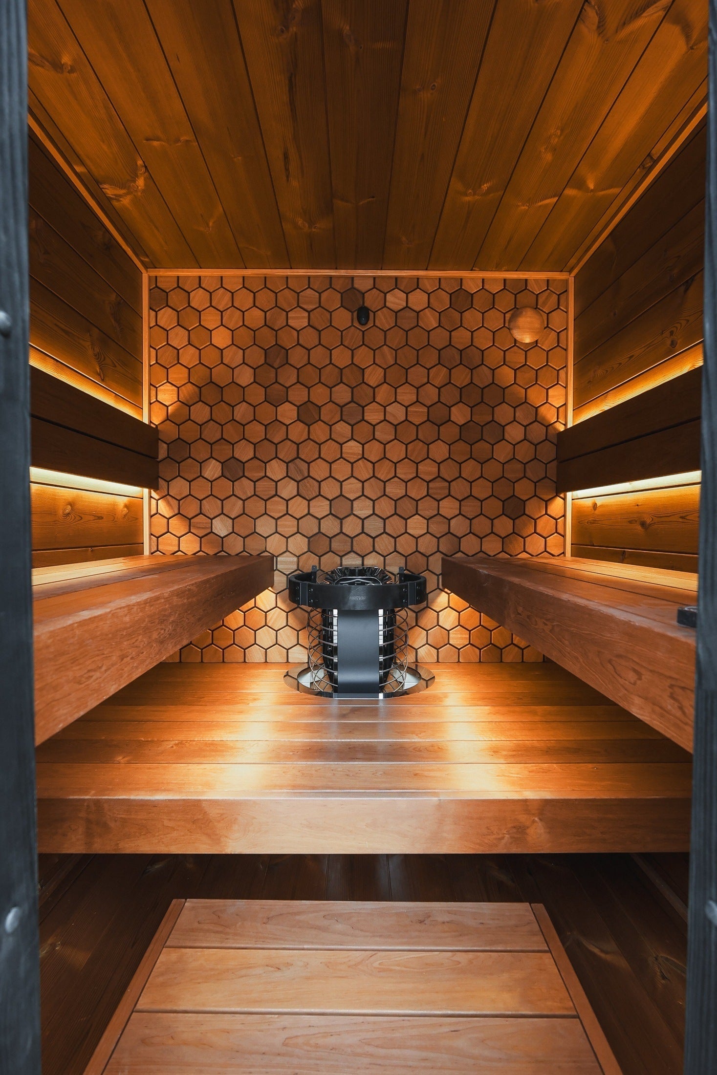 Premium Leil Viva 180 outdoor sauna for 4 people, ThermoWood barrel sauna with smooth interior seating and Scandinavian craftsmanship