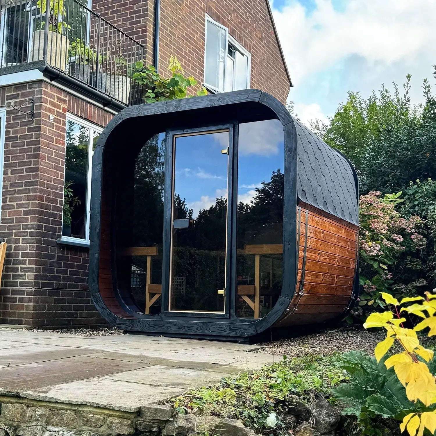 SaunaLife CL7G outdoor sauna kit with glass front, Scandinavian design, 6-person capacity luxury sauna