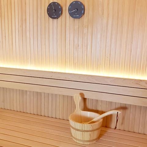 SaunaLife sauna kit accessories Package 3 featuring 1-gallon wooden bucket with liner, ladle, and black temperature humidity gauge set