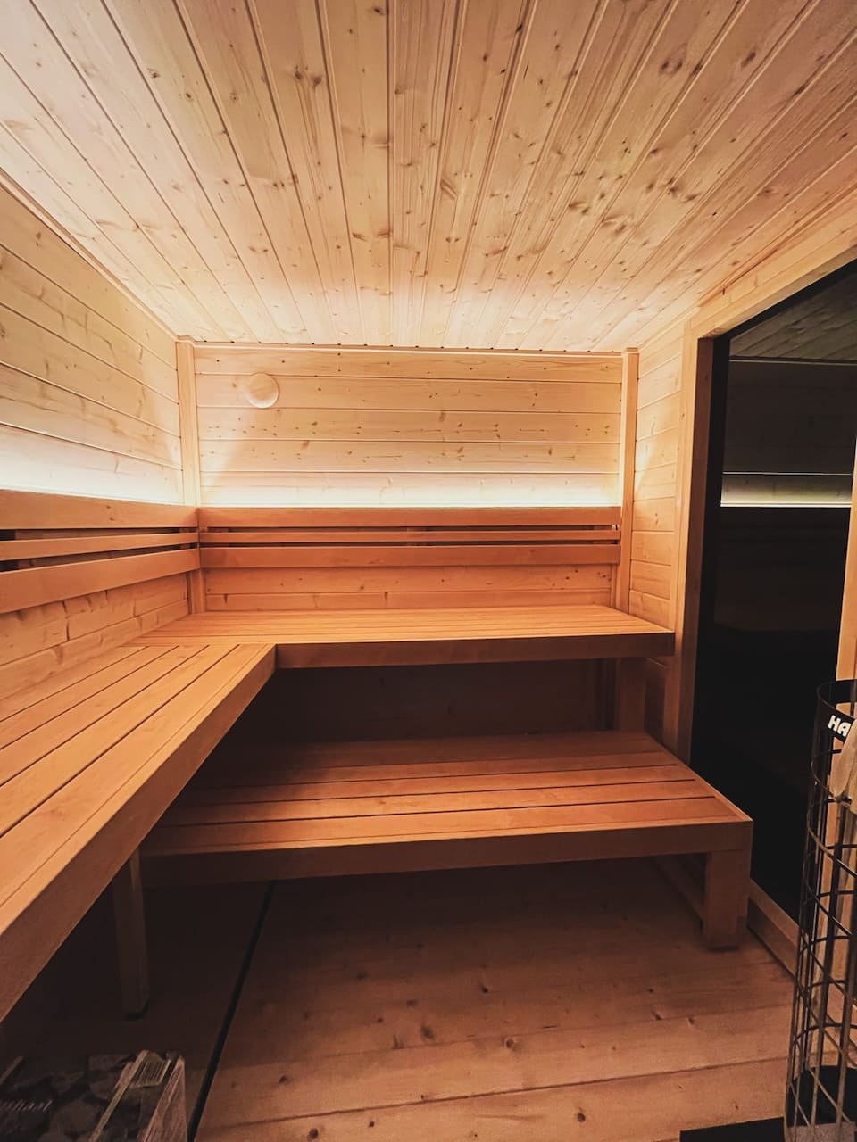 Leil Patio S 4–5 Person Backyard Sauna Kit, modern outdoor ThermoWood sauna for small spaces