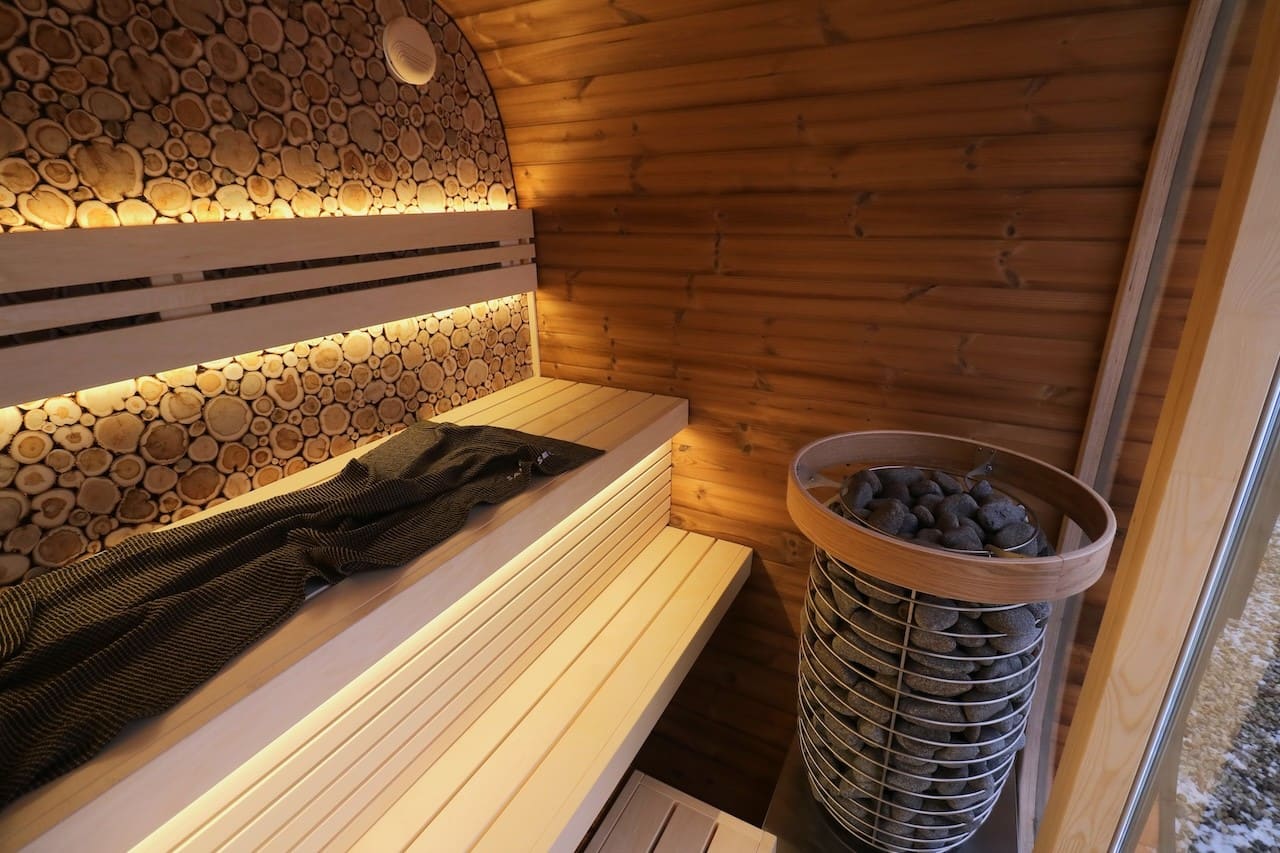 Leil 4–5 Person Mini Outdoor Cube Sauna, Premium Backyard Sauna Cabin with Curved Nordic Barrel Style Construction